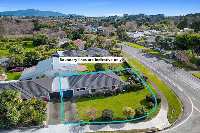 Photo of property in 2 Leybourne Avenue, Waikanae, 5036