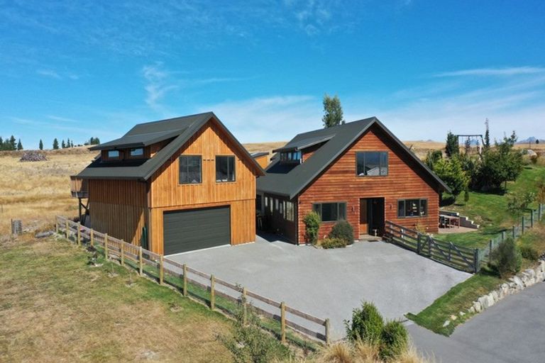 Photo of property in 1 Sams Place, Lake Tekapo, 7999