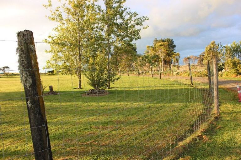 Photo of property in 986 Tinopai Road, Tinopai, Matakohe, 0593