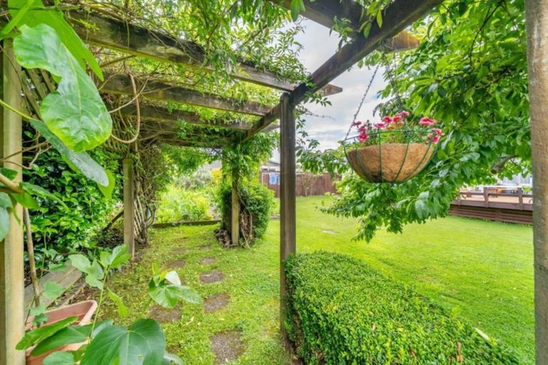 Photo of property in 4 Ruapae Grove, Trentham, Upper Hutt, 5018