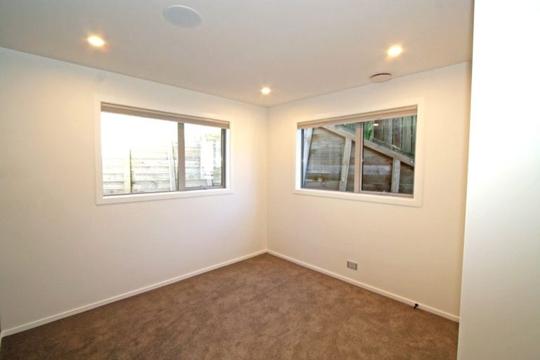 Photo of property in 5 Waterloo Place, Westown, New Plymouth, 4310