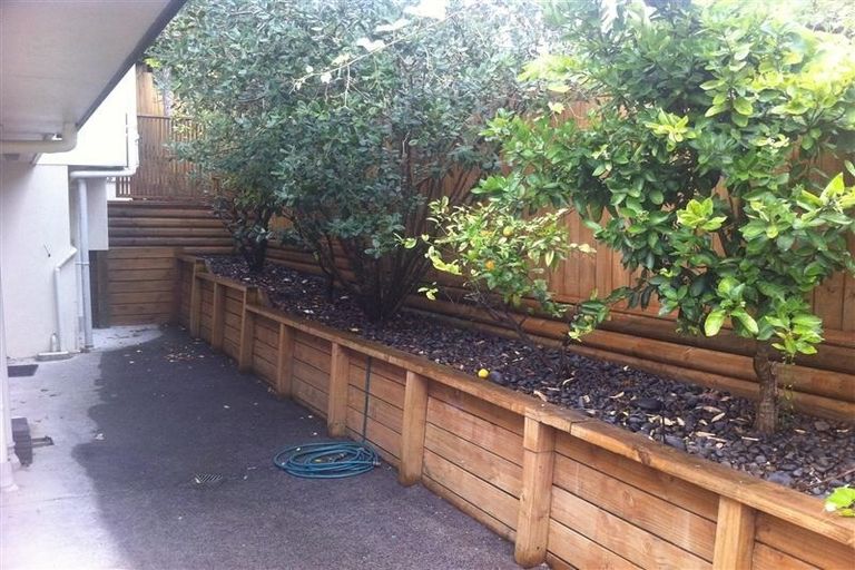 Photo of property in 112b Triangle Road, Massey, Auckland, 0614