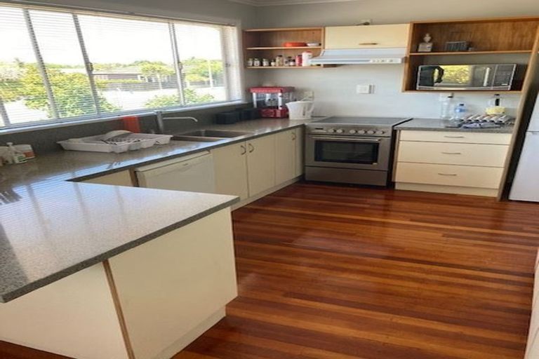 Photo of property in 38 Glenmore Road, Sunnyhills, Auckland, 2010