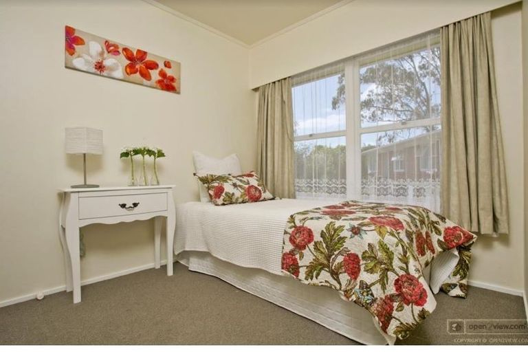 Photo of property in 1/53 Ayton Drive, Totara Vale, Auckland, 0629