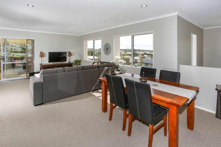 Photo of property in 36 Cape Vista Crescent, Pukekohe, 2120