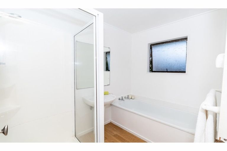 Photo of property in 2/479 Wairakei Road, Burnside, Christchurch, 8053