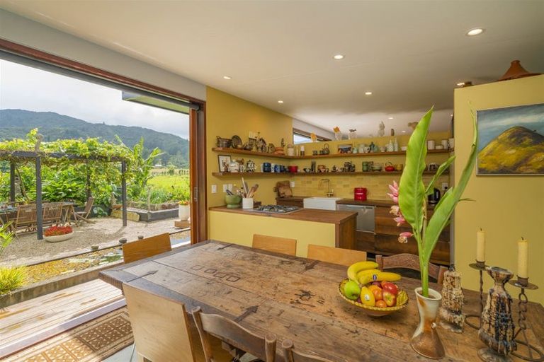 Photo of property in 40 Victoria Street, Coromandel, 3506