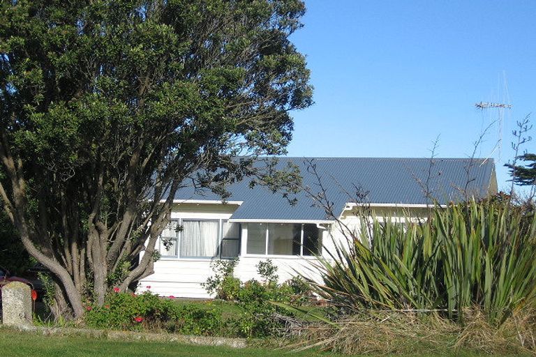 Photo of property in 19a Toi Street, Otaki Beach, Otaki, 5512