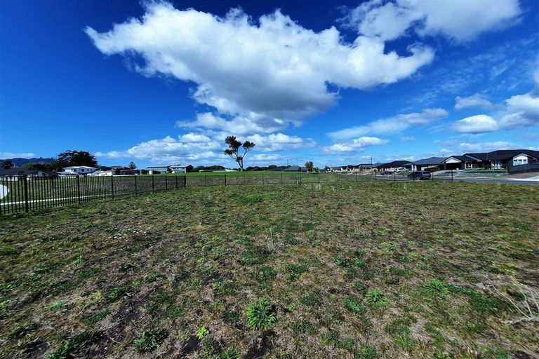 Photo of property in 16 Powhaitere Road, One Tree Point, 0118