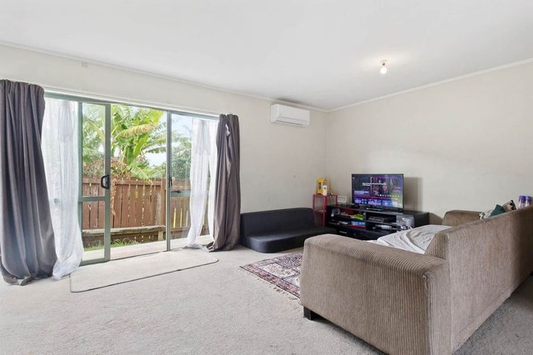 Photo of property in 7a Ngatira Place, Clendon Park, Auckland, 2103