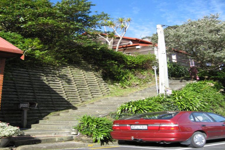 Photo of property in 96 Kelburn Parade, Kelburn, Wellington, 6012