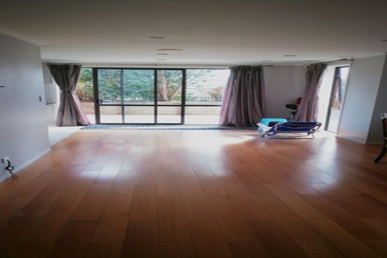 Photo of property in 26a Raleigh Road, Northcote, Auckland, 0627