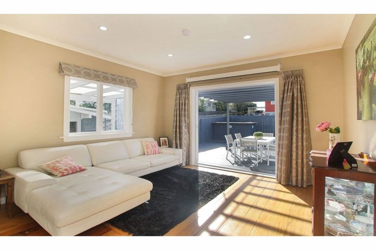 Photo of property in 103 Royal Road, Massey, Auckland, 0614