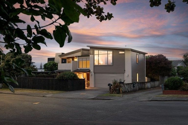 Photo of property in 9 Newry Road, Raumati Beach, Paraparaumu, 5032