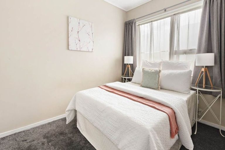 Photo of property in 2/118 Lynwood Road, New Lynn, Auckland, 0600