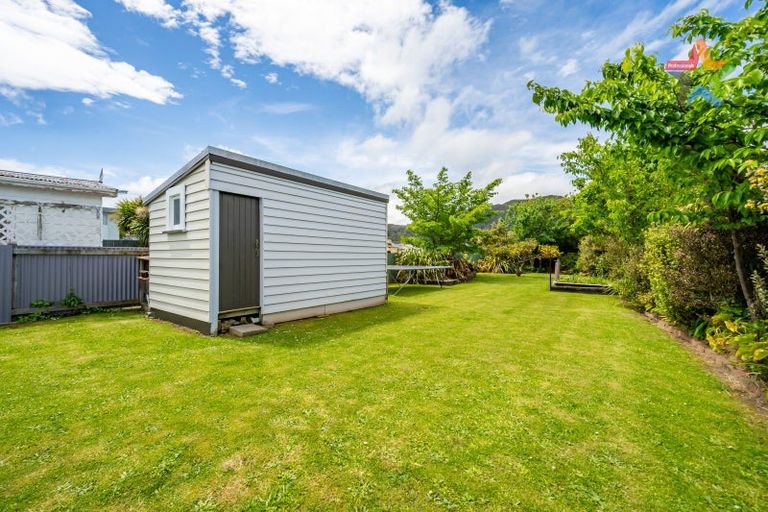 Photo of property in 40 Awamutu Grove, Waiwhetu, Lower Hutt, 5010