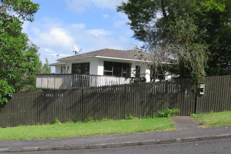 Photo of property in 27 Glenbervie Crescent, Massey, Auckland, 0614