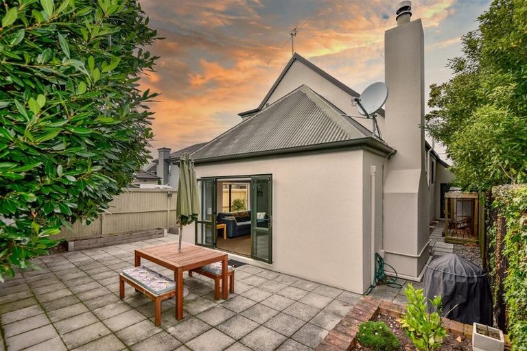 Photo of property in 53 Hawkesbury Avenue, St Albans, Christchurch, 8014