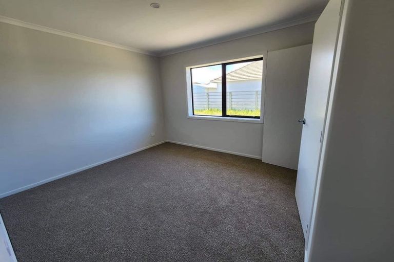 Photo of property in 6 Cross Street, Castlecliff, Whanganui, 4501