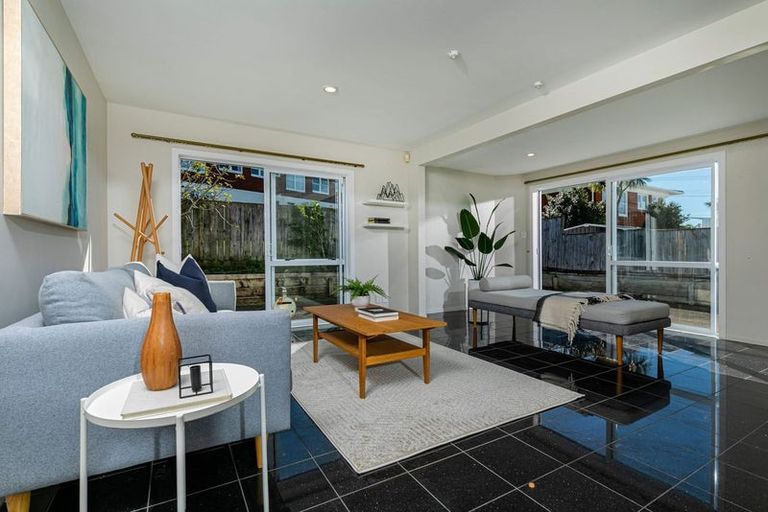 Photo of property in 2/28 East Coast Road, Milford, Auckland, 0620