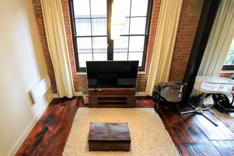 Photo of property in Hannahs Warehouse Apartments, 21/13 Leeds Street, Te Aro, Wellington, 6011