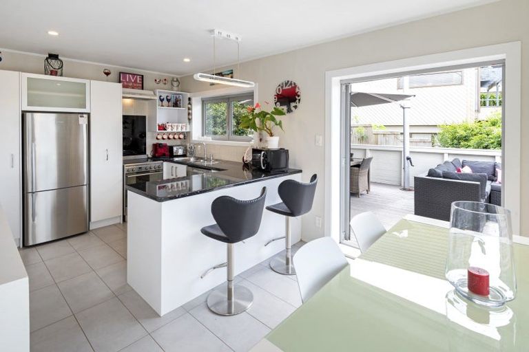 Photo of property in 2/188 Clovelly Road, Bucklands Beach, Auckland, 2012