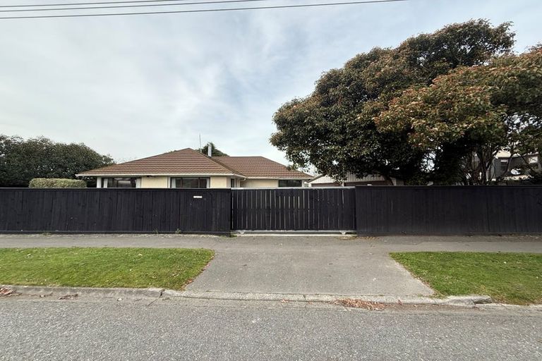 Photo of property in 1/290 Withells Road, Avonhead, Christchurch, 8042