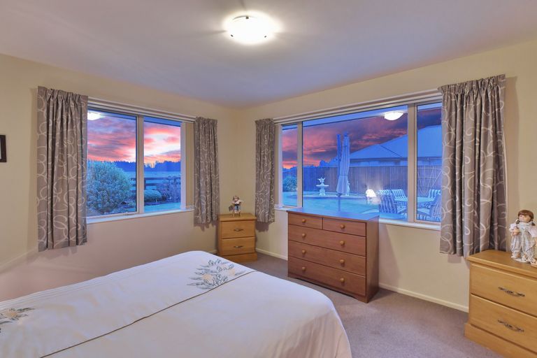 Photo of property in 11 Walnut Way, Rangiora, 7400