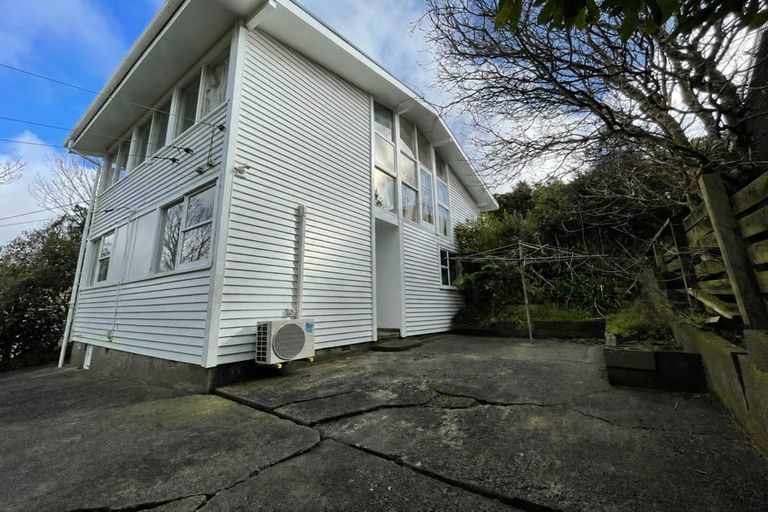 Photo of property in 96 Ruskin Road, Newlands, Wellington, 6037