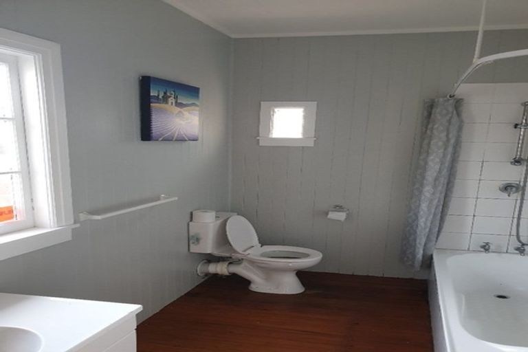 Photo of property in 126 Titirangi Road, New Lynn, Auckland, 0600