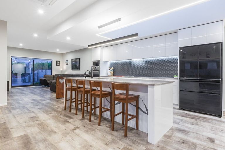 Photo of property in 55 Queen Charlotte Drive, Aotea, Porirua, 5024