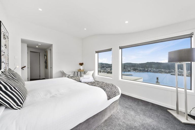 Photo of property in 4a Robieson Lane, Roseneath, Wellington, 6011