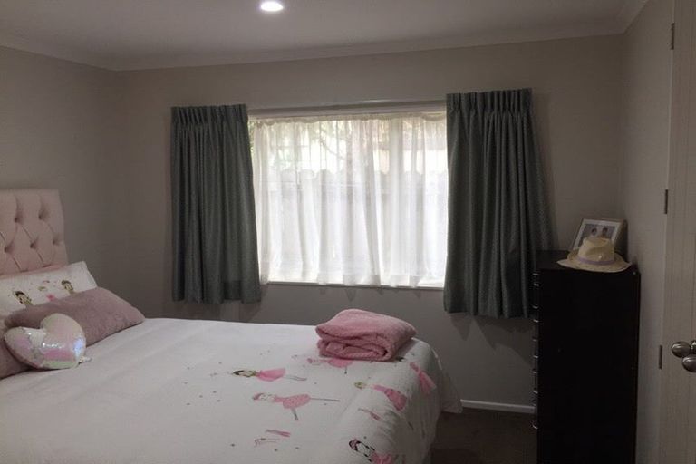 Photo of property in 34 Erne Crescent, East Tamaki, Auckland, 2016