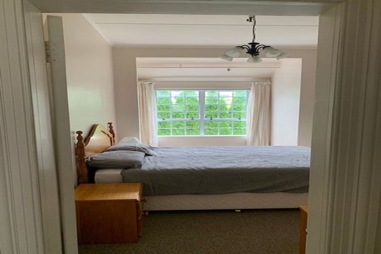 Photo of property in 5 Gilbert Street, New Plymouth, 4310