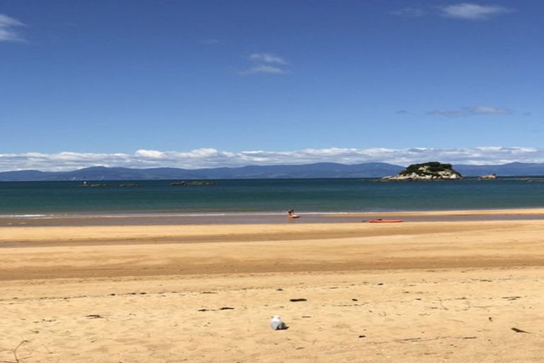 Photo of property in 2 Kahu Close, Kaiteriteri, Motueka, 7197