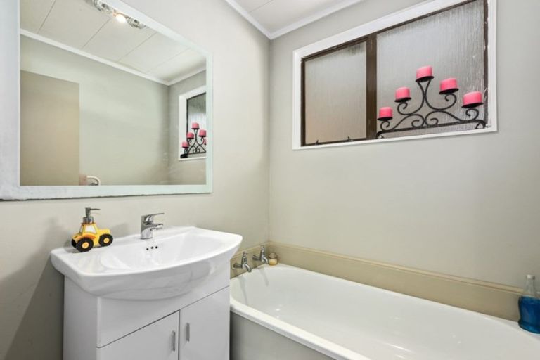 Photo of property in 62a Gemstone Drive, Birchville, Upper Hutt, 5018