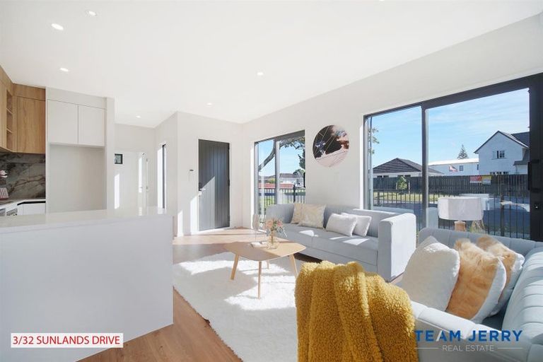Photo of property in 3/32 Sunlands Drive, Manurewa, Auckland, 2102