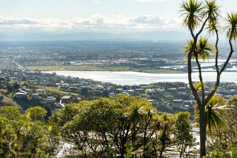 Photo of property in 8 Ararat Lane, Clifton, 8081