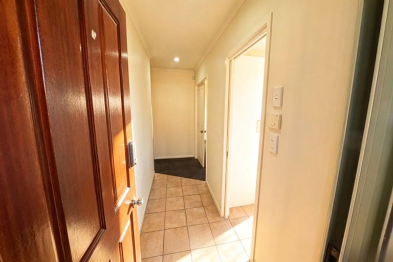 Photo of property in 8 Taha Road, Te Atatu South, Auckland, 0610