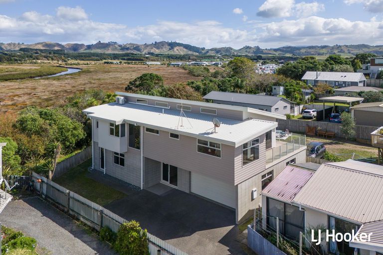 Photo of property in 264a Seaforth Road, Waihi Beach, 3611