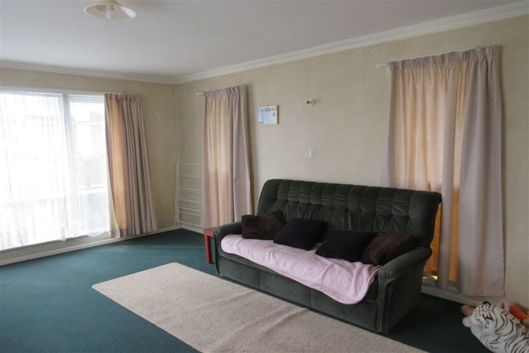 Photo of property in 27 Karaka Crescent, Levin, 5510