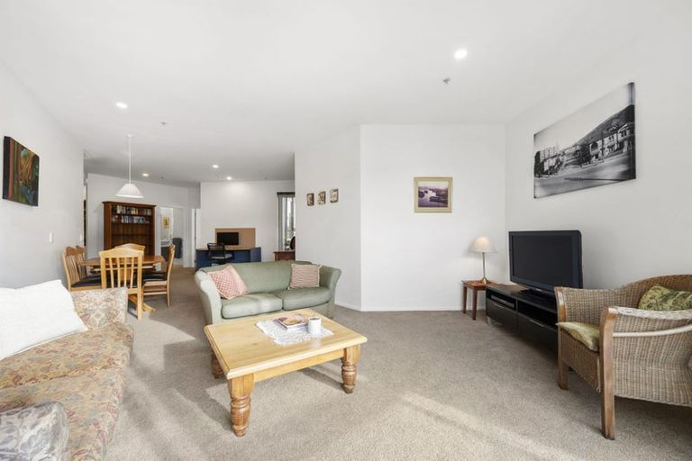 Photo of property in Stadium Garden Flats, 401/107 Thorndon Quay, Pipitea, Wellington, 6011