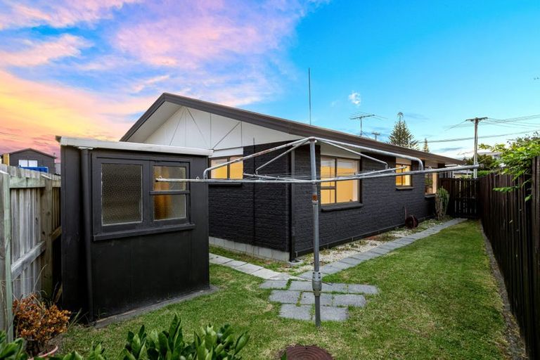 Photo of property in 2/3 Centreway Road, Orewa, 0931