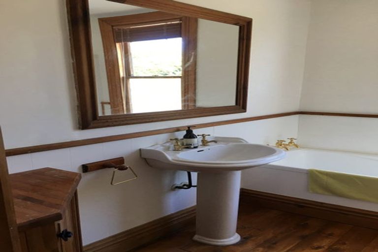 Photo of property in 286 Main Road, Tawa, Wellington, 5028