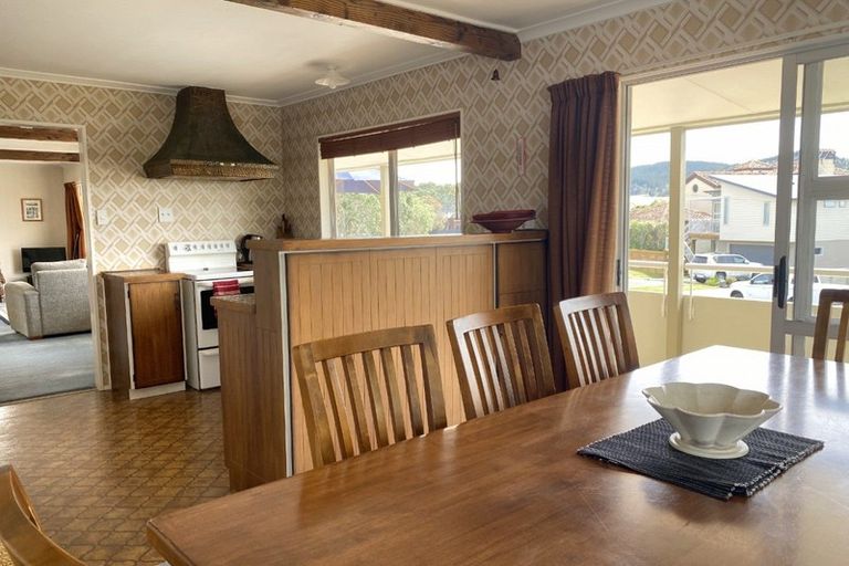 Photo of property in 320 Ocean Road, Whangamata, 3620