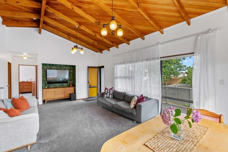 Photo of property in 17 Te Moau Avenue, Parakai, 0830