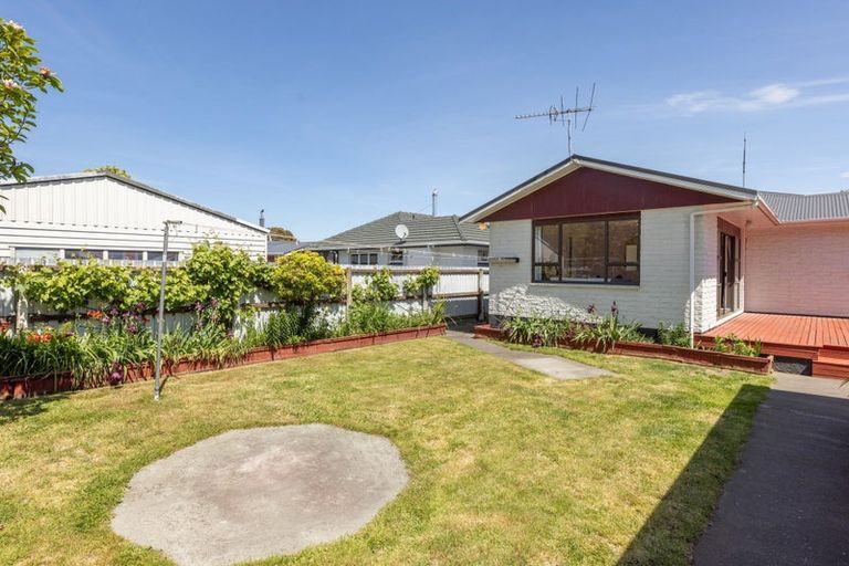 Photo of property in 12 Fairmont Place, Hornby, Christchurch, 8042