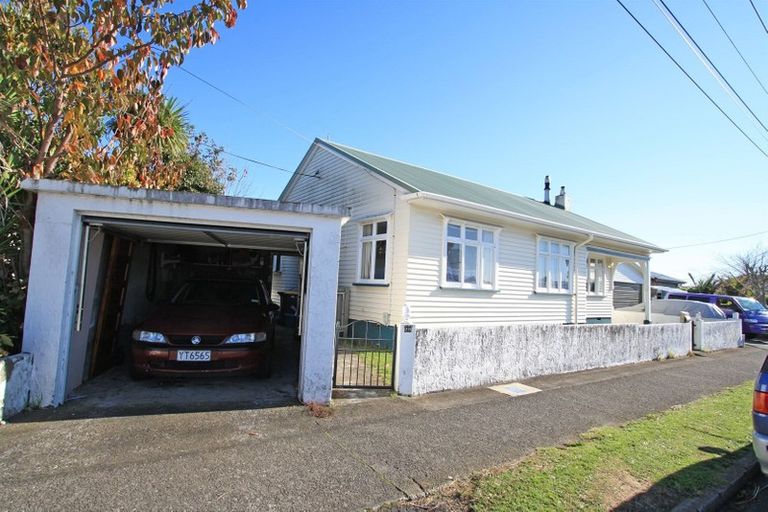 Photo of property in 28 Sanders Avenue, Westown, New Plymouth, 4310