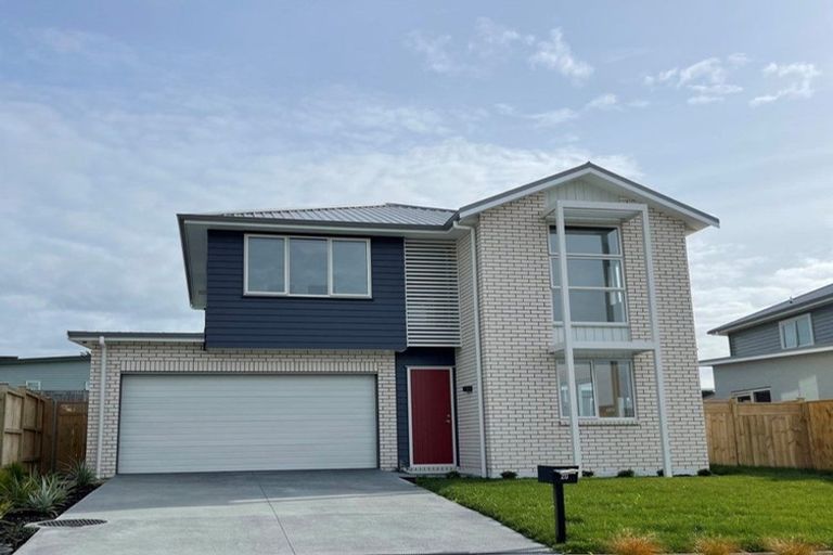 Photo of property in 20 Onekura Street, Red Beach, 0932