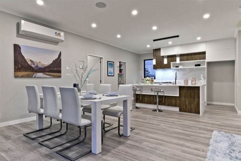 Photo of property in 7 Len Ireland Drive, Kumeu, 0810